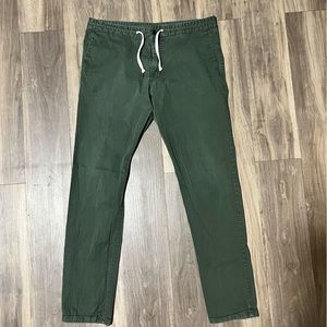 Forever 21 Men’s Olive green pants. 36x32. Skinny fit.